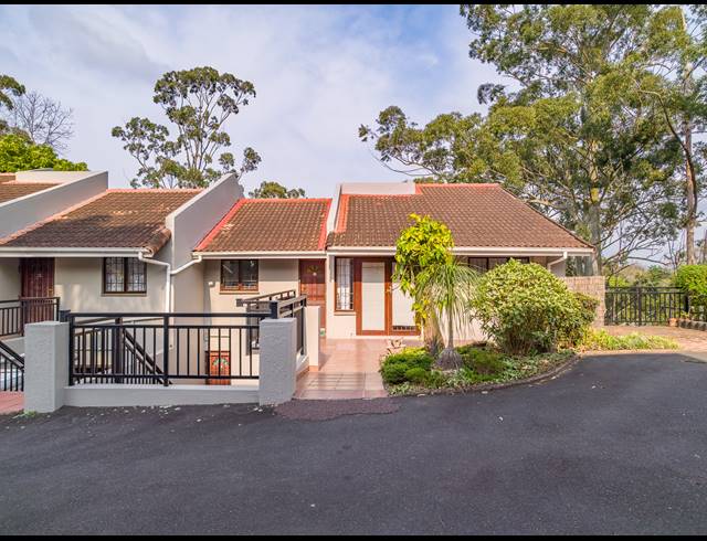 3 BEDROOM SIMPLEX FOR SALE IN COWIES HILL